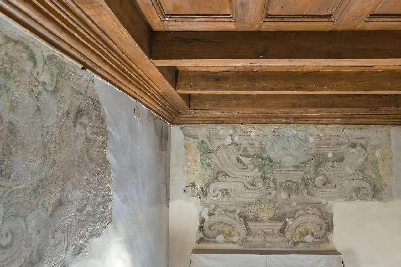 Tintoretto Frescoed Loft In The Oltrarno Floransa Daire
