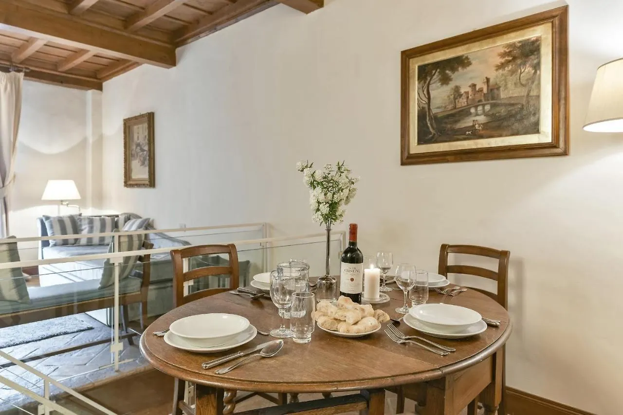 Tintoretto Frescoed Loft In The Oltrarno Floransa